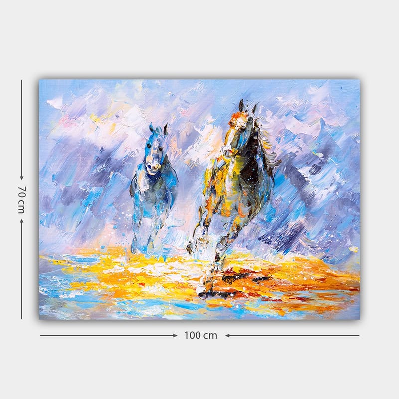 Canvastavla 70x100 cm - Två hästar som galopperar framåt i en dynamisk och färgstark komposition - Blå / Gul / Orange - Inredning - Tavlor & konst - Canvastavlor