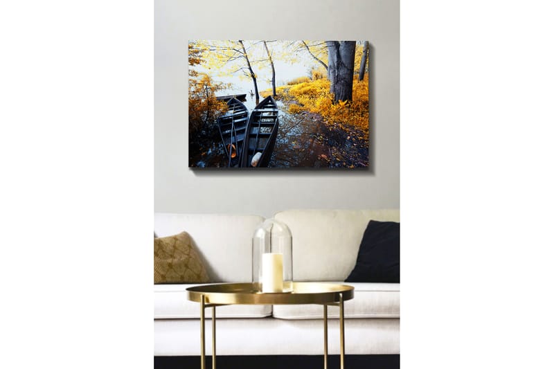 Canvastavla 70x100 cm - Två svarta båtar vid en gyllene höstlandskap med träd och spegelbild i vattnet - Svart / Gyllene / Blå - Inredning - Tavlor & konst - Canvastavlor