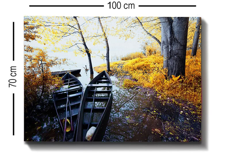 Canvastavla 70x100 cm - Två svarta båtar vid en gyllene höstlandskap med träd och spegelbild i vattnet - Svart / Gyllene / Blå - Inredning - Tavlor & konst - Canvastavlor