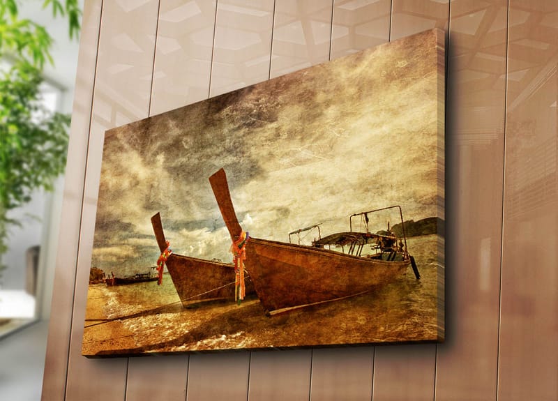 Canvastavla 70x100 cm - Två traditionella thailändska båtar vid stranden - Brun / Beige / Orange - Inredning - Tavlor & konst - Canvastavlor