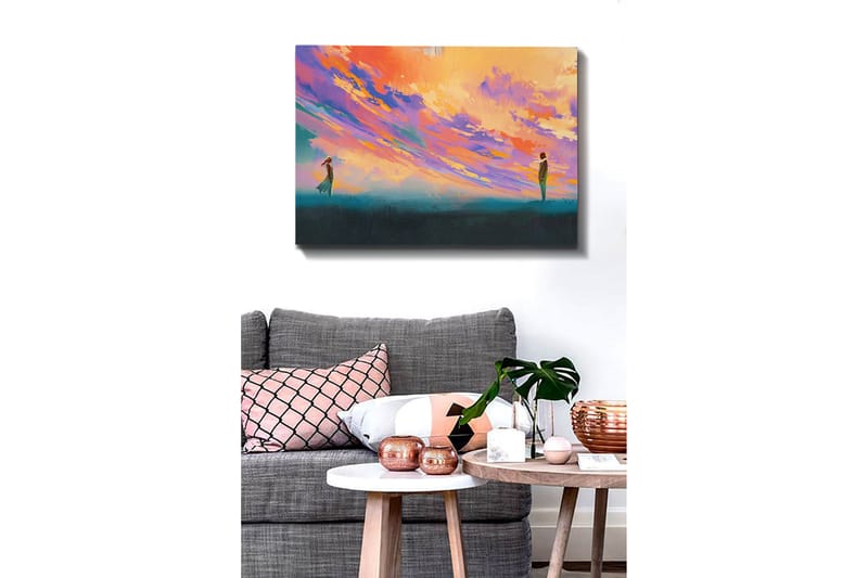 Canvastavla 70x100 cm - Två personer står på en öppen plats under en färgsprakande himmel - Lila / Orange / Turkos - Inredning - Tavlor & konst - Canvastavlor