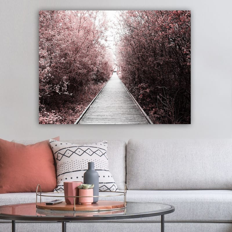 Canvastavla 70x100 cm - Väg som leder genom en skog av rosa träd - Rosa / Grå - Inredning - Tavlor & konst - Canvastavlor