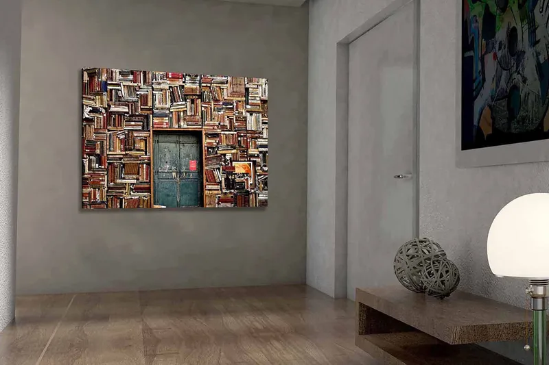 Canvastavla 70x100 cm - Vägg täckt av böcker med en dörr i mitten - Brun / Grön / Röd - Inredning - Tavlor & konst - Canvastavlor
