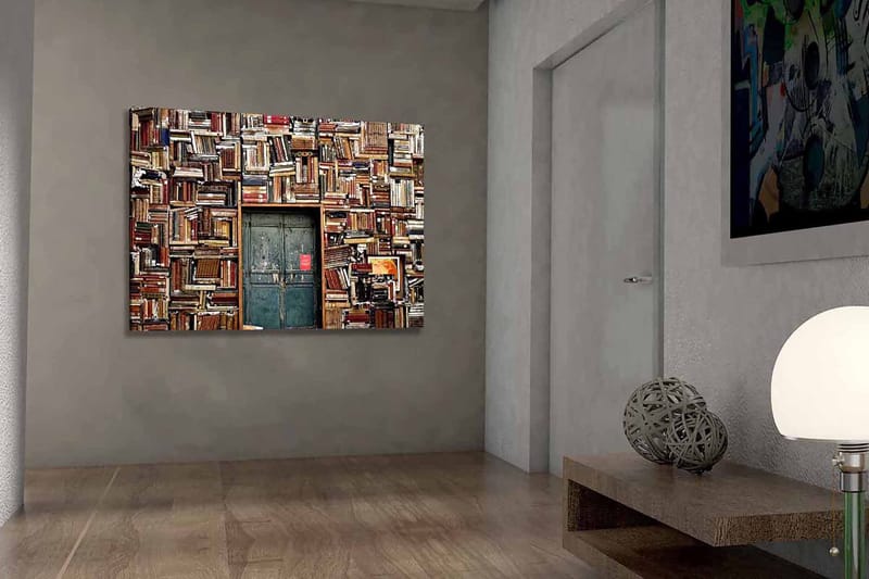 Canvastavla 70x100 cm - Vägg täckt av böcker med en dörr i mitten - Brun / Grön / Röd - Inredning - Tavlor & konst - Canvastavlor