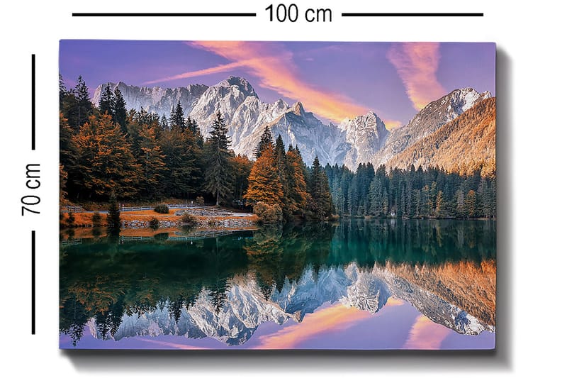 Canvastavla 70x100 cm - Vacker bergslandskap med spegelbild i en sjö och färgglada höstträd - Grön / Orange / Lila - Inredning - Tavlor & konst - Canvastavlor