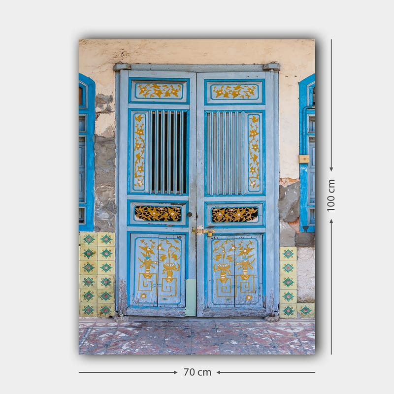 Canvastavla 70x100 cm - Vacker blå dörr med detaljer i guld och dekorativa mönster - Blå / Guld - Inredning - Tavlor & konst - Canvastavlor