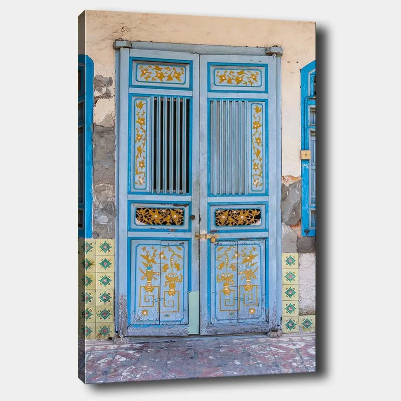 Canvastavla 70x100 cm - Vacker blå dörr med detaljer i guld och dekorativa mönster, Blå / Guld
