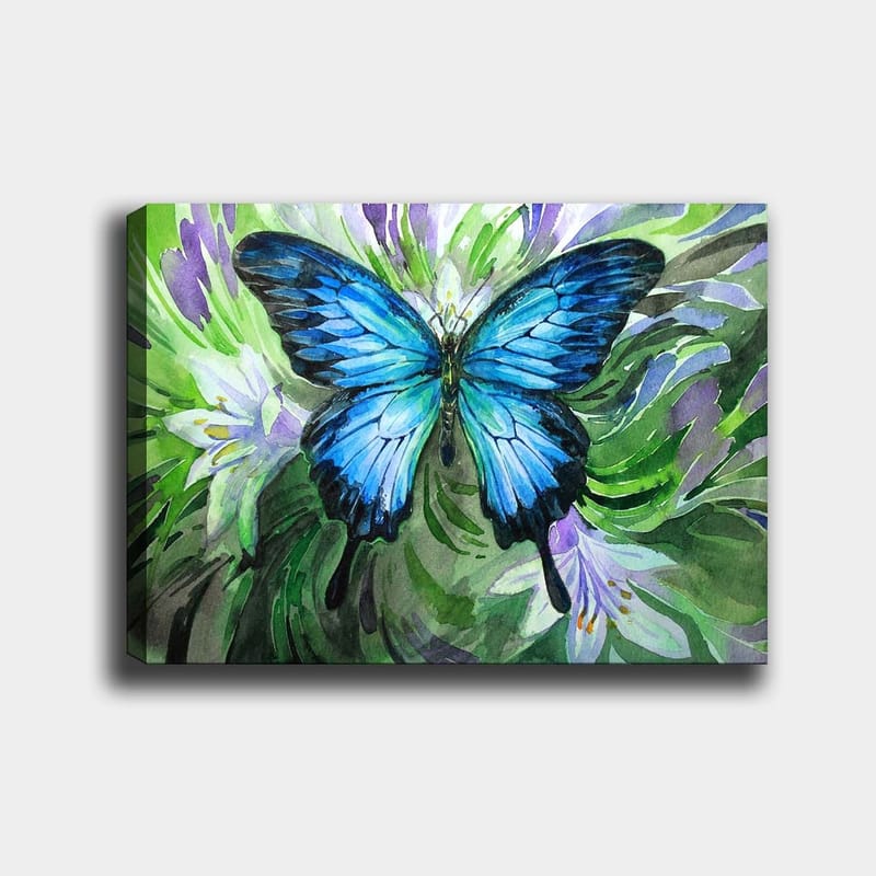 Canvastavla 70x100 cm - Vacker blå fjäril som svävar över gröna och lila växter, Blå / Grön / Lila
