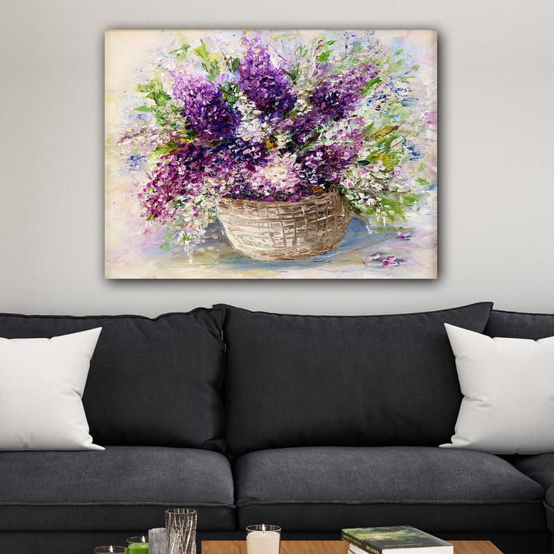 Canvastavla 70x100 cm - Vacker blomsterbukett i en korg med lila och vita blommor - Lila / Vit / Grön - Inredning - Tavlor & konst - Canvastavlor