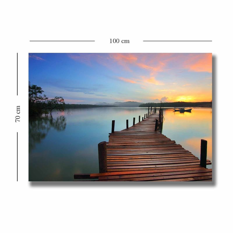 Canvastavla 70x100 cm - Vacker brygga som sträcker sig ut över en stilla sjö vid solnedgången - Blå / Orange / Brun - Inredning - Tavlor & konst - Canvastavlor
