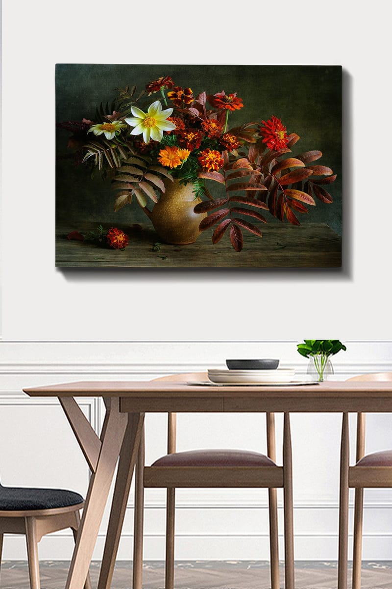 Canvastavla 70x100 cm - Vacker bukett med färgglada blommor och löv i en keramikvas - Vit / Orange / Röd - Inredning - Tavlor & konst - Canvastavlor