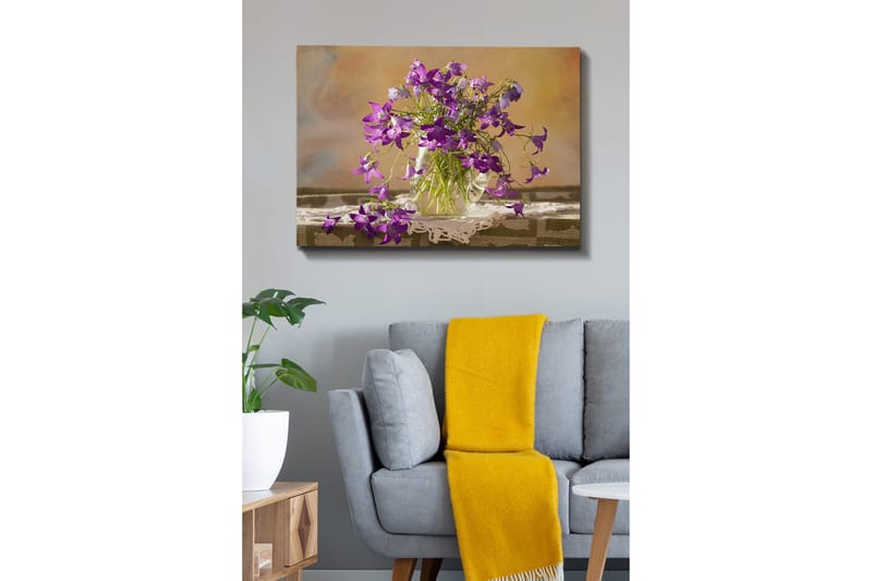 Canvastavla 70x100 cm - Vacker bukett med lila blommor i en glasvas - Lila / Grön - Inredning - Tavlor & konst - Canvastavlor