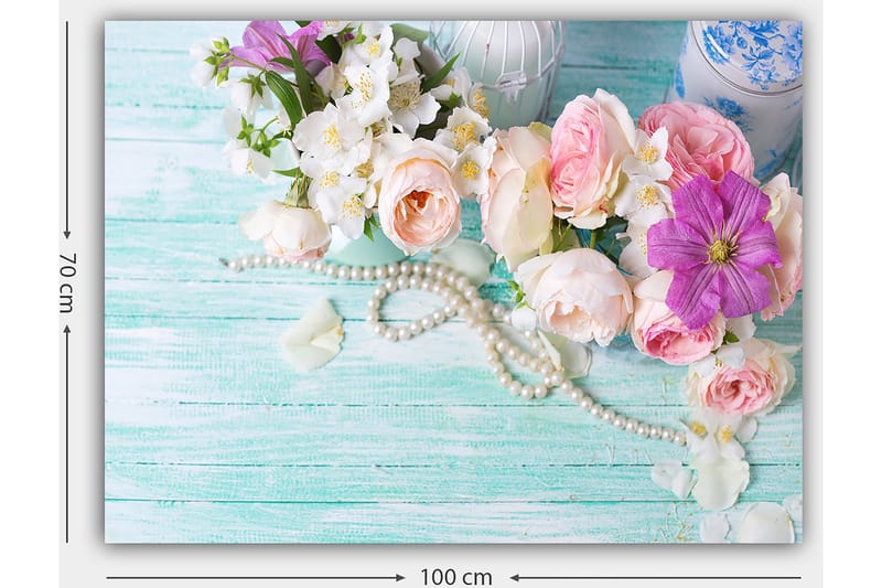 Canvastavla 70x100 cm - Vacker bukett med rosa och lila blommor tillsammans med pärlor på en ljusgrön bakgrund - Rosa / Lila / Vit - Inredning - Tavlor & konst - Canvastavlor