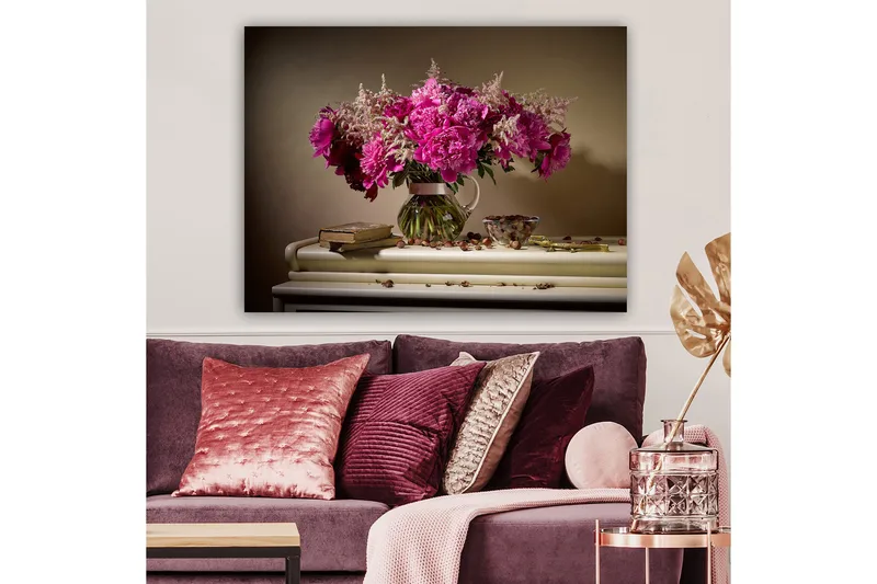 Canvastavla 70x100 cm - Vacker bukett med rosa pioner i en glasvas - Rosa / Grön / Beige - Inredning - Tavlor & konst - Canvastavlor