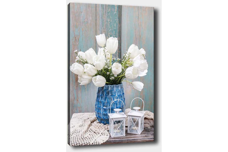 Canvastavla 70x100 cm - Vacker bukett vita tulpaner i en blå vas, placerad på en träyta med ljusa detaljer - Vit / Blå / Grå - Inredning - Tavlor & konst - Canvastavlor