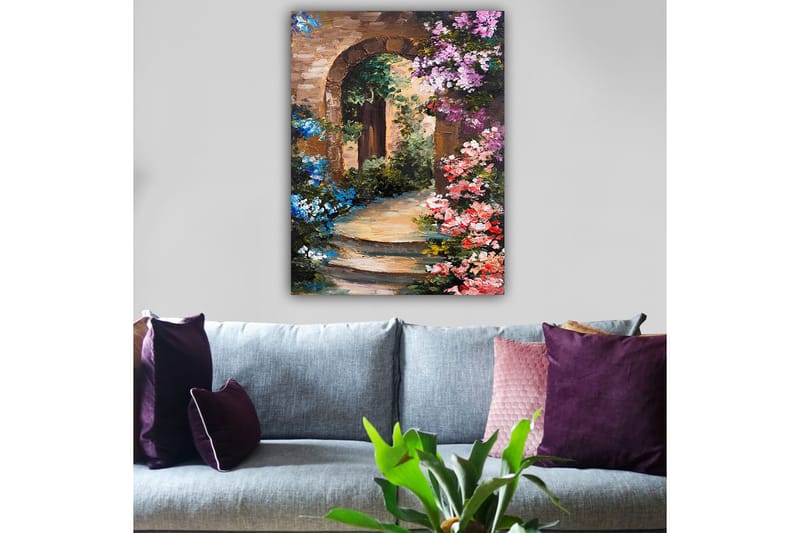 Canvastavla 70x100 cm - Vacker gränd med blommor som omger en båge av sten - Ljusblå / Rosa / Grön - Inredning - Tavlor & konst - Canvastavlor