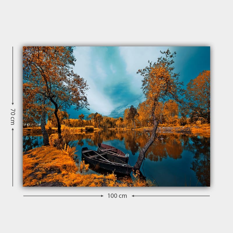 Canvastavla 70x100 cm - Vacker höstlandskap med en stilla sjö och en båt vid strandkanten - Orange / Turkos - Inredning - Tavlor & konst - Canvastavlor