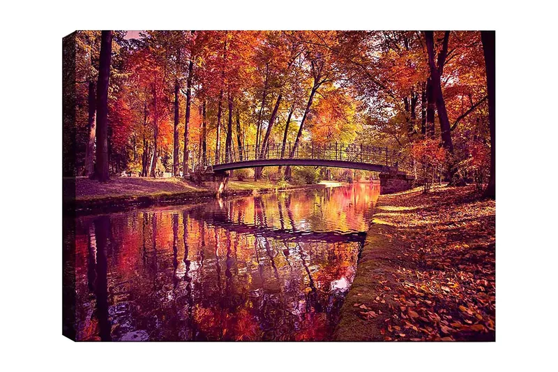 Canvastavla 70x100 cm - Vacker höstscen med en bro som sträcker sig över en spegelblanka vattenyta omgiven av färgglada träd - Orange / Röd / Gul - Inredning - Tavlor & konst - Canvastavlor