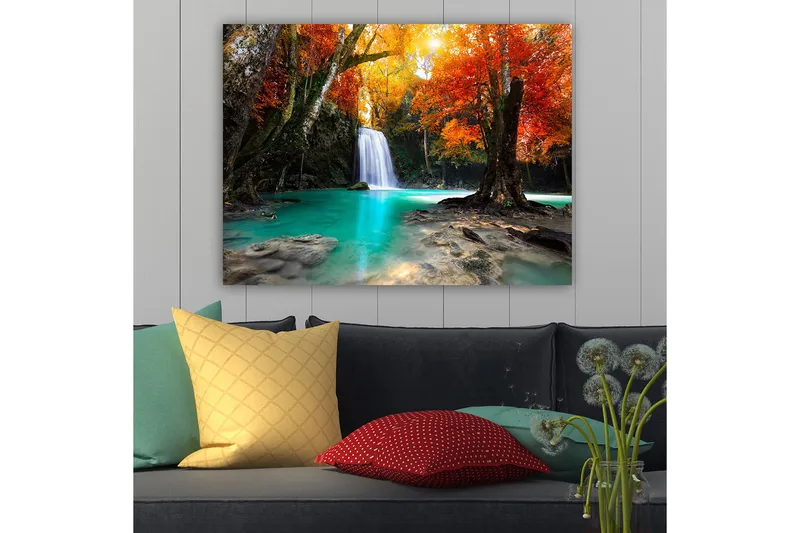 Canvastavla 70x100 cm - Vacker höstscen med en vattenfall omgiven av färgglada träd i orange och röd nyans - Turkos / Orange / Röd - Inredning - Tavlor & konst - Canvastavlor