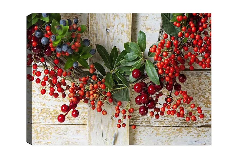 Canvastavla 70x100 cm - Vacker krans av bär och gröna blad som skapar en festlig atmosfär, Röd / Grön / Blå