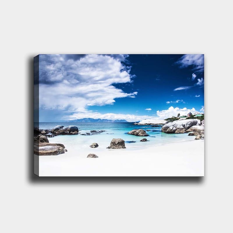 Canvastavla 70x100 cm - Vacker kustlandskap med klippor och klart blått vatten under en dramatisk himmel - Blå / Vit / Grå - Inredning - Tavlor & konst - Canvastavlor