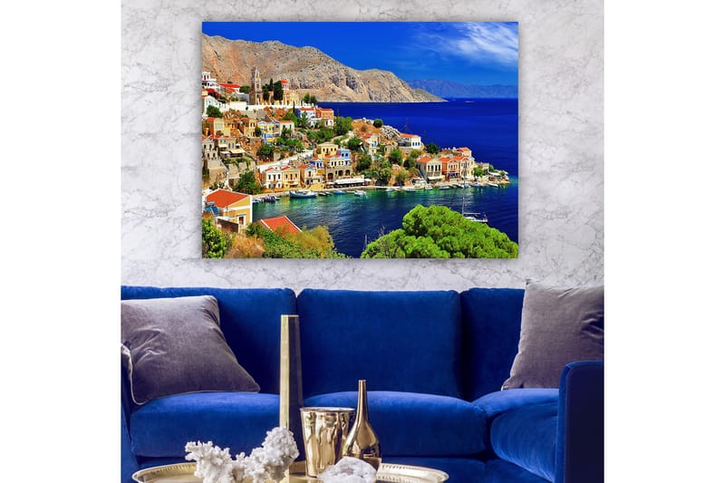 Canvastavla 70x100 cm - Vacker kuststad med färgglada hus vid havet och omgivande berg - Blå / Grön / Orange - Inredning - Tavlor & konst - Canvastavlor