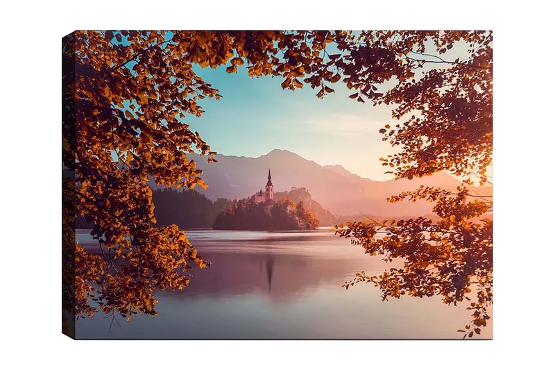 Canvastavla 70x100 cm - Vacker sjö med en ö och ett slott omgiven av höstfärgade träd och berg i bakgrunden, Orange / Blå / Lila