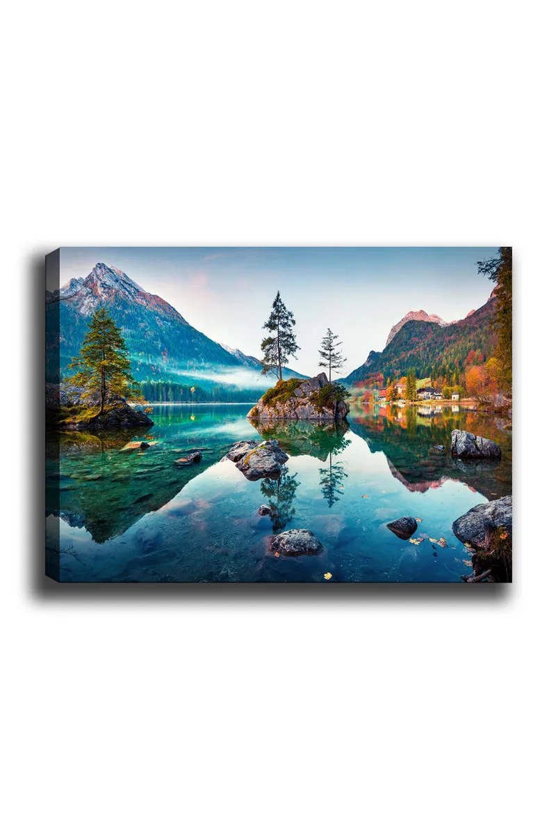 Canvastavla 70x100 cm - Vacker sjölandskap med berg och träd som speglas i det stilla vattnet - Grön / Blå / Brun - Inredning - Tavlor & konst - Canvastavlor
