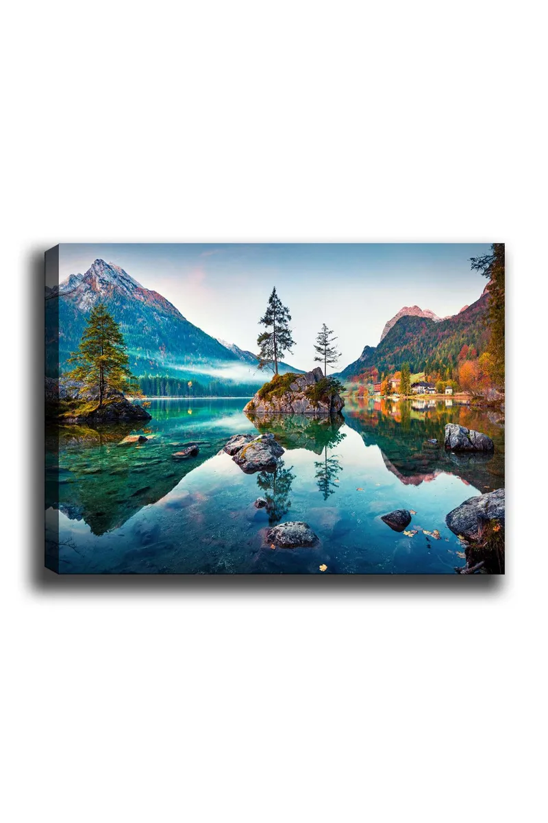 Canvastavla 70x100 cm - Vacker sjölandskap med berg och träd som speglas i det stilla vattnet, Grön / Blå / Brun