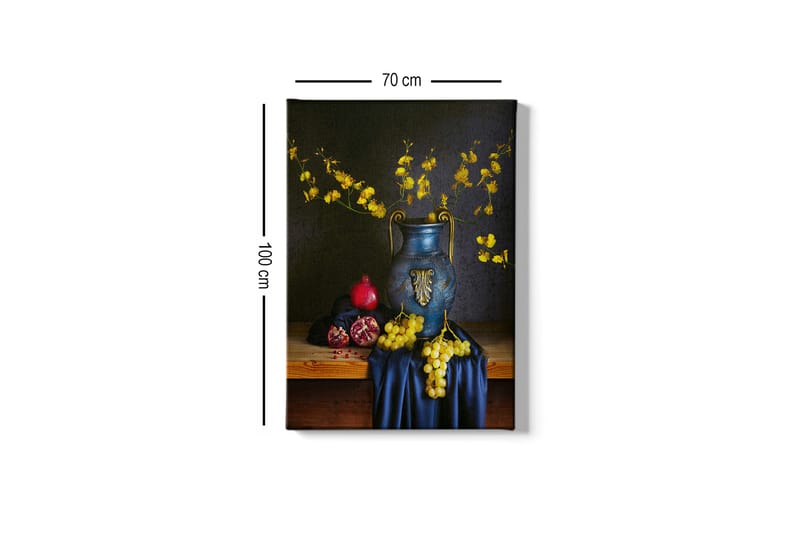Canvastavla 70x100 cm - Vacker stilleben med en blå vas fylld med gula blommor och frukter som granatäpple och druvor - Blå / Gul / Röd - Inredning - Tavlor & konst - Canvastavlor