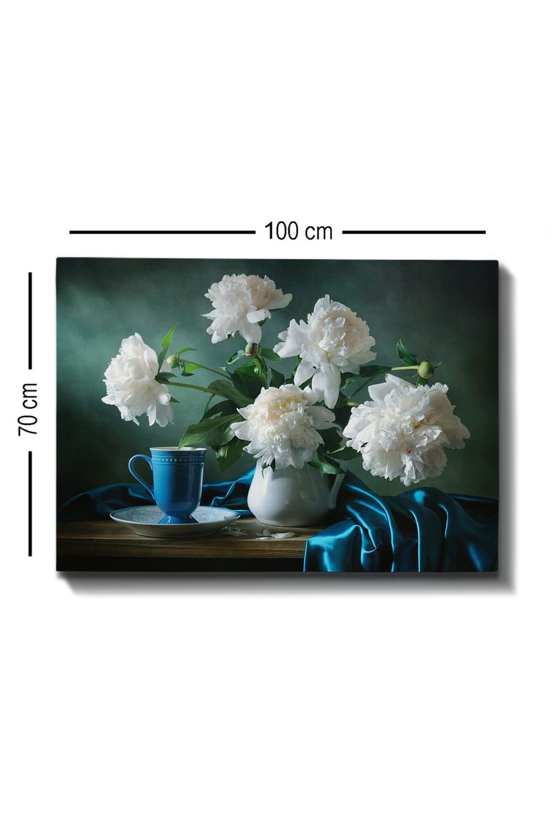 Canvastavla 70x100 cm - Vacker stilleben med vita pioner i en vas och en blå kopp på ett bord - Vit / Blå / Grön - Inredning - Tavlor & konst - Canvastavlor