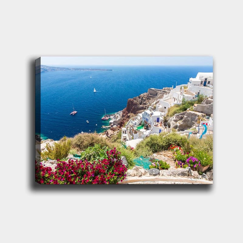 Canvastavla 70x100 cm - Vacker utsikt över Santorini med vita hus och blommor som pryder klipporna vid havet - Blå / Vit / Grön - Inredning - Tavlor & konst - Canvastavlor