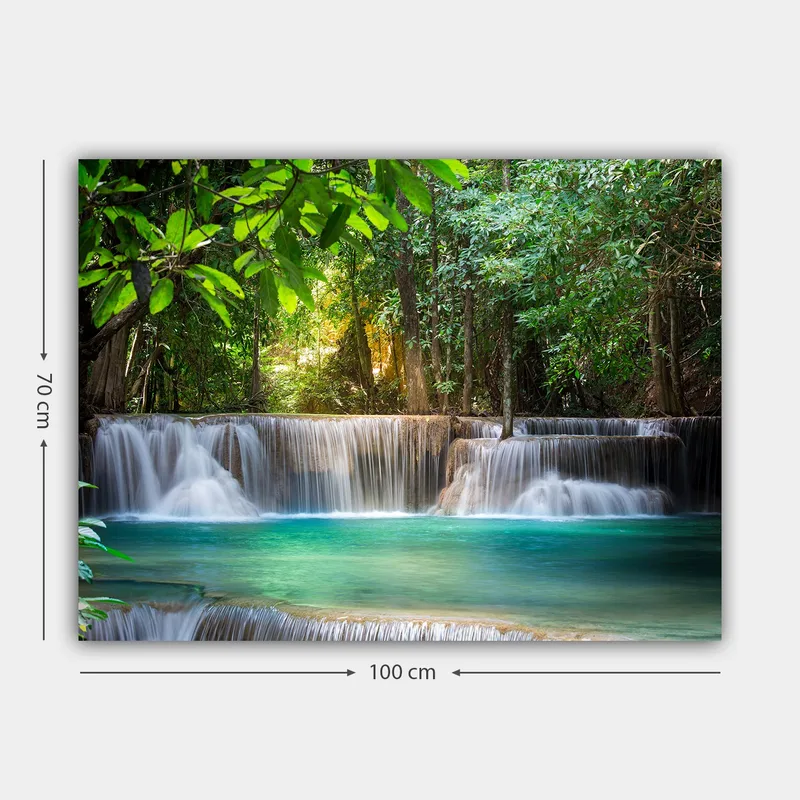 Canvastavla 70x100 cm - Vacker vattenfallsscen omgiven av frodig grönska - Grön / Turkos / Brun - Inredning - Tavlor & konst - Canvastavlor