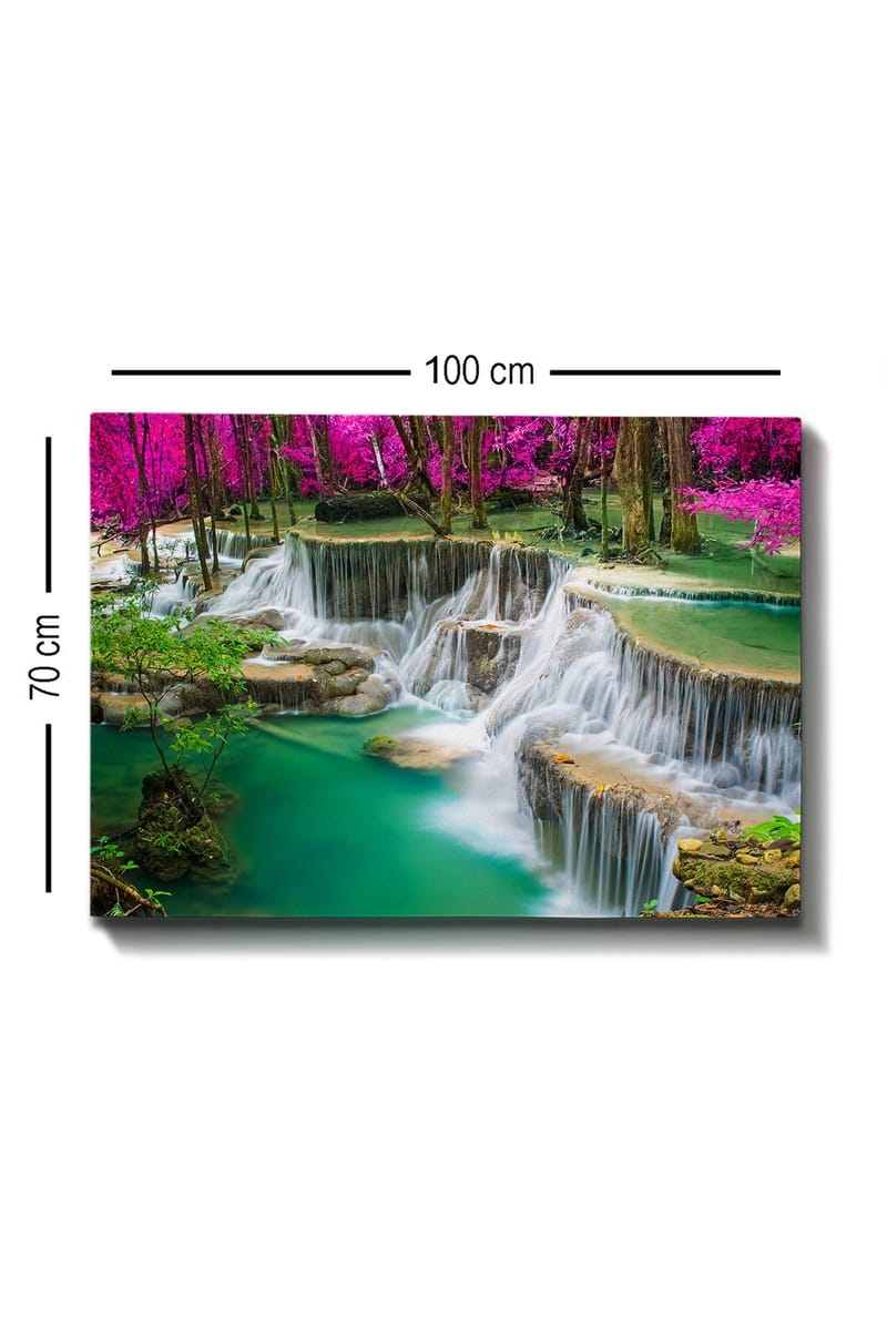 Canvastavla 70x100 cm - Vacker vattenfallsscen omgiven av frodig grönska och rosa blommor - Turkos / Rosa / Grön - Inredning - Tavlor & konst - Canvastavlor