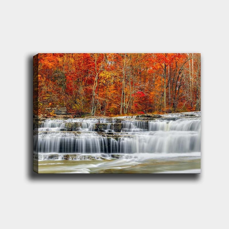 Canvastavla 70x100 cm - Vacker vattenfallsscen omgiven av höstfärger i röd och orange nyans - Röd / Orange / Grå - Inredning - Tavlor & konst - Canvastavlor