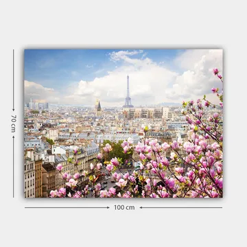Canvastavla 70x100 cm - Vacker vy över Paris med Eiffeltornet omgiven av blommande körsbärsträd - Rosa / Blå / Grön - Inredning - Tavlor & konst - Canvastavlor