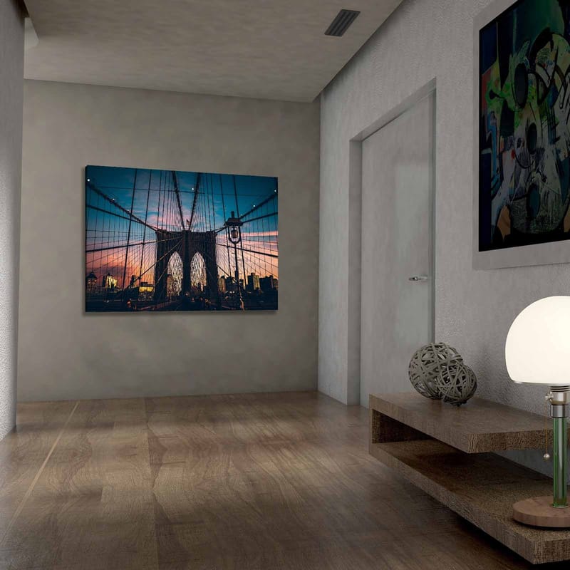 Canvastavla 70x100 cm - Vacker vy av Brooklyn Bridge med en dramatisk himmel i skymningen - Mörkblå / Rosa / Grå - Inredning - Tavlor & konst - Canvastavlor