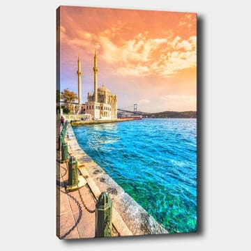 Canvastavla 70x100 cm - Vacker vy av en moské vid vattnet med en bro i bakgrunden under en färgsprakande himmel - Blå / Orange / Beige - Inredning - Tavlor & konst - Canvastavlor