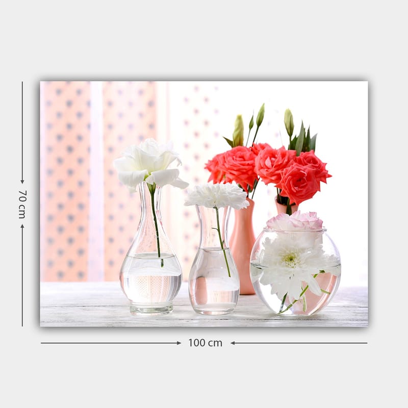 Canvastavla 70x100 cm - Vackra blommor i glasvaser som skapar en fräsch och livlig atmosfär - Vit / Korall / Grön - Inredning - Tavlor & konst - Canvastavlor