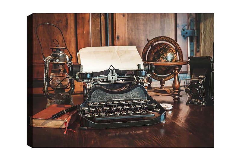 Canvastavla 70x100 cm - Vintage skrivmaskin med papper och en gammal glob på ett träbord, Svart / Brunt / Vitt
