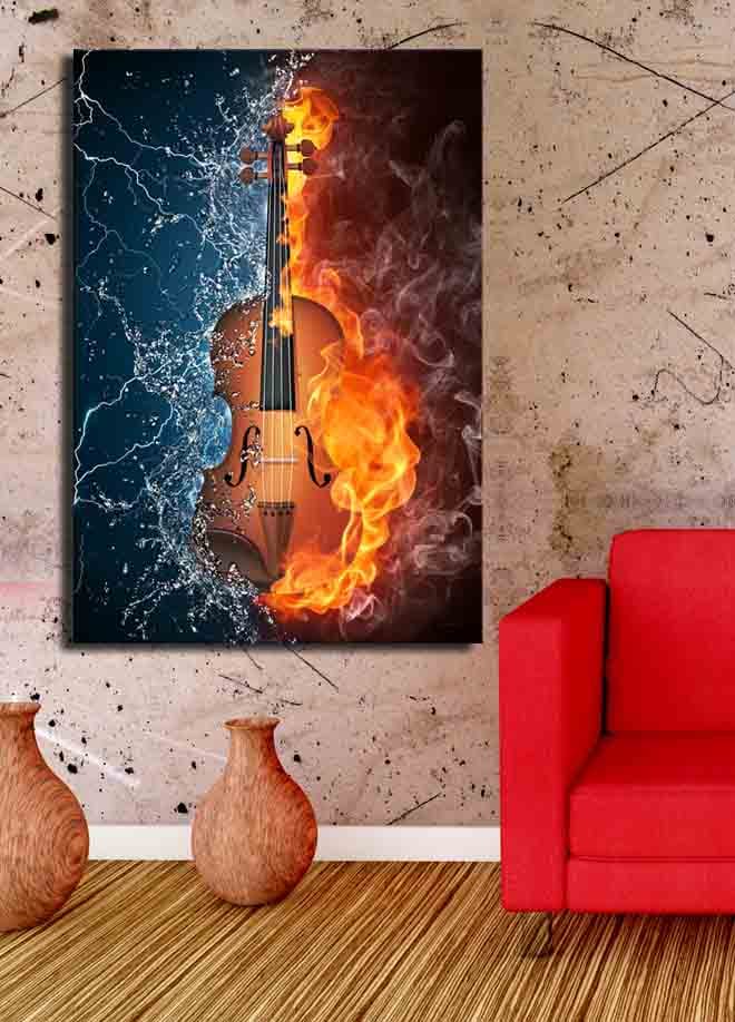 Canvastavla 70x100 cm - Violin som är omgiven av eld och vatten, vilket symboliserar kontrasten mellan elementen - Orange / Blå / Brun - Inredning - Tavlor & konst - Canvastavlor