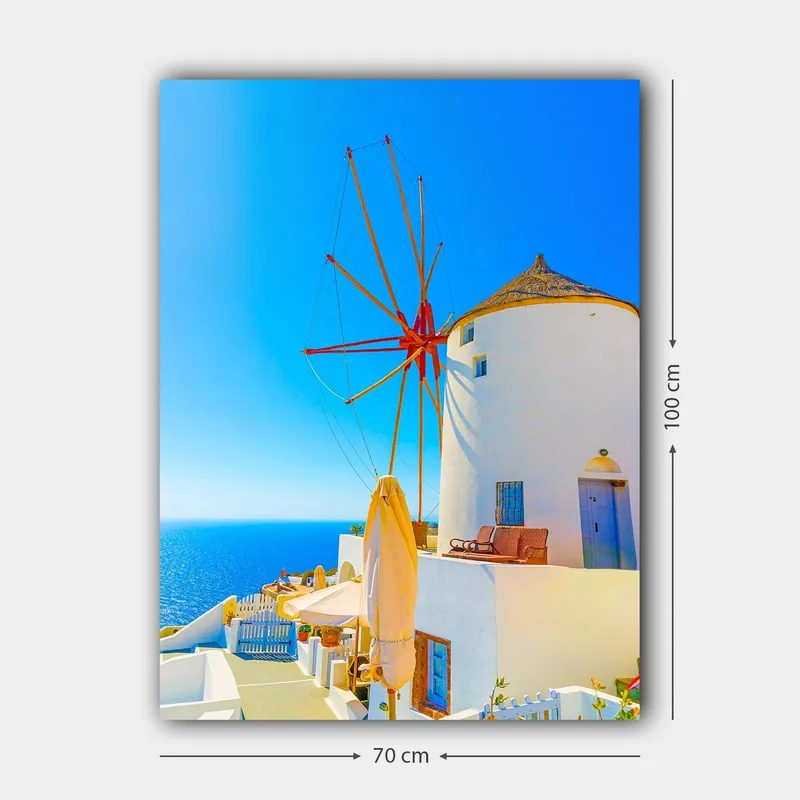Canvastavla 70x100 cm - Vit vindmölla med röd rotor på en klippa vid havet, omgiven av klarblå himmel och hav - Vit / Röd / Blå - Inredning - Tavlor & konst - Canvastavlor