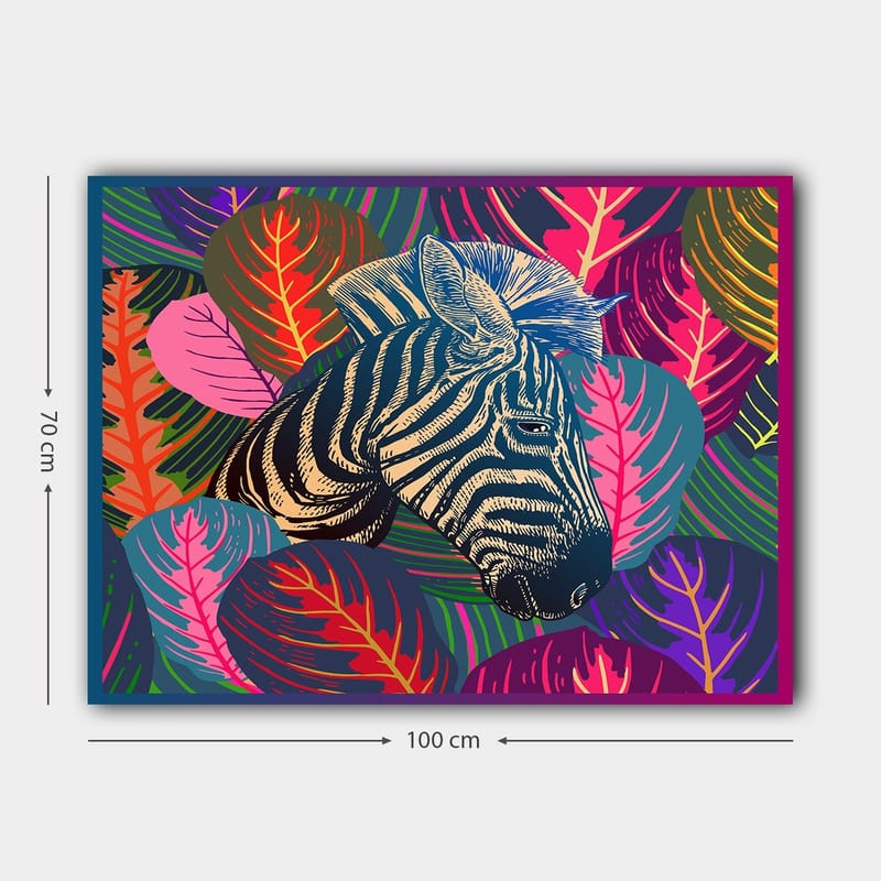 Canvastavla 70x100 cm - Zebra som framträder bland färgglada lövverk - Svart / Rosa / Grön - Inredning - Tavlor & konst - Canvastavlor
