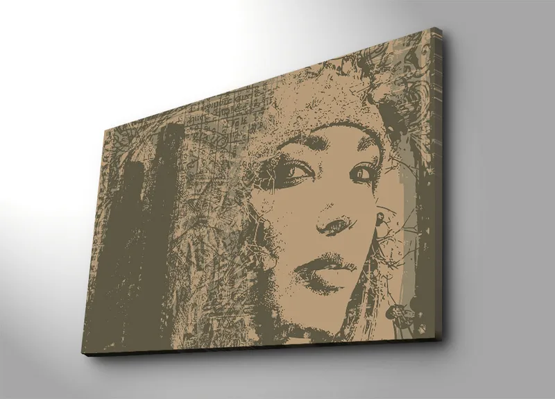 Canvastavla 70x100 cm - Porträtt av en kvinna med en mystisk och uttrycksfull blick, Beige / Brun