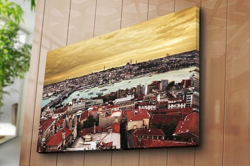 Canvastavla 70x100 cm - Panoramavy över Istanbul med tak av tegel och en glittrande vattenyta - Röd / Turkos / Guld - Inredning - Tavlor & konst - Canvastavlor