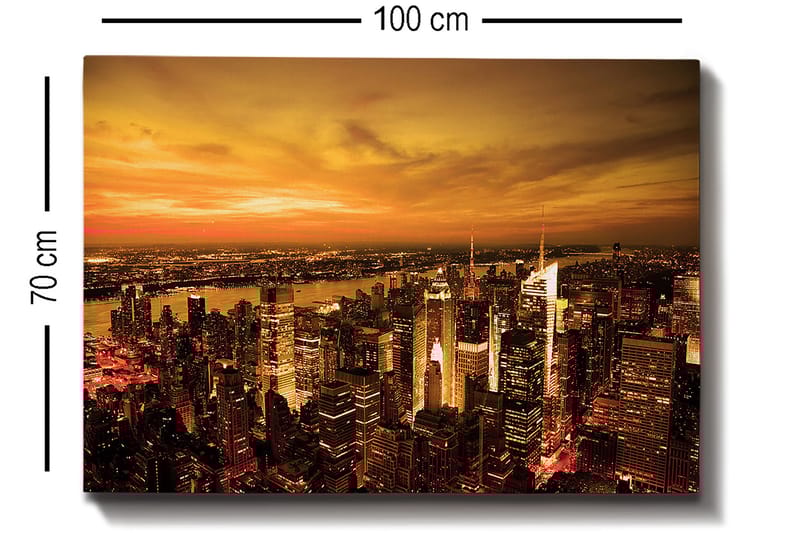 Canvastavla 70x100 cm - Panoramavy av en stad vid solnedgång med höga byggnader och en dramatisk himmel - Orange / Guld / Svart - Inredning - Tavlor & konst - Canvastavlor