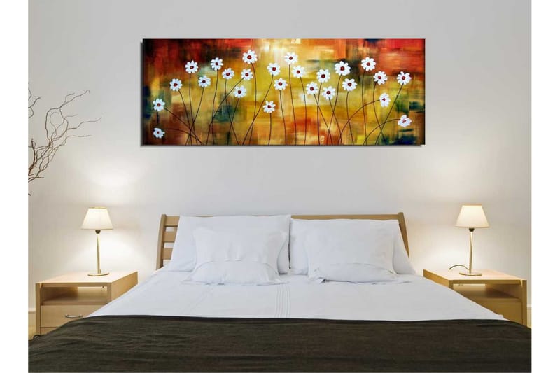 Canvastavla 80x30 cm - Blomsteräng med vita blommor och röda mittar på en färgglad bakgrund - Vit / Röd / Orange - Inredning - Tavlor & konst - Canvastavlor