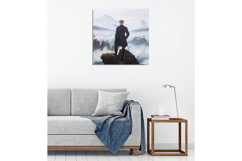 Canvastavla - Ensam man på en klippa som blickar ut över ett dimmigt landskap - Mörkgrön / Grå / Blå - Inredning - Tavlor & konst - Canvastavlor