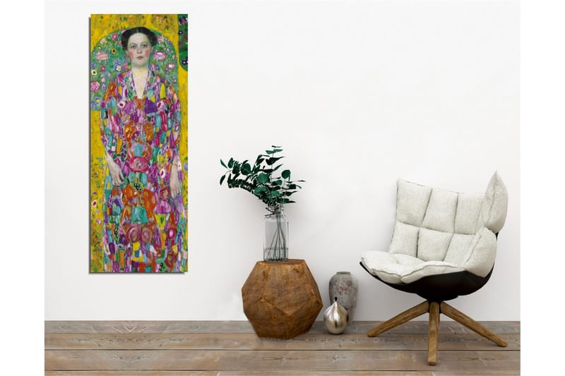 Canvastavla - Färgrik kvinna i blommig klänning omgiven av en grön bakgrund - Gul / Grön / Rosa - Inredning - Tavlor & konst - Canvastavlor