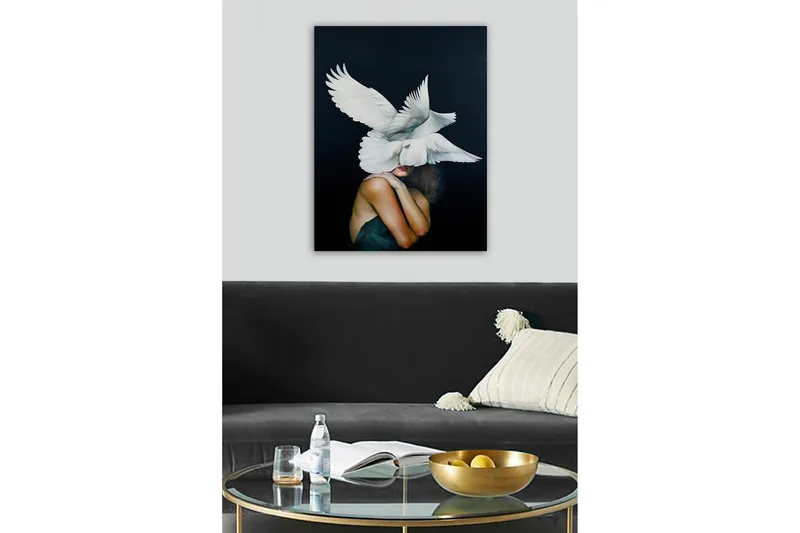 Canvastavla - Fåglar som svävar över en kvinna med en naken axel - Vit / Svart / Hudfärg - Inredning - Tavlor & konst - Canvastavlor